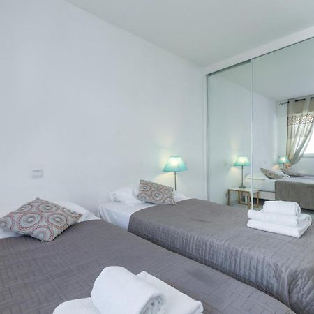 Bright Two Bedroomed Apartment On The Beach In Cannes With Huge Terrace With Fabulous Sea Views - 2001 Exterior foto