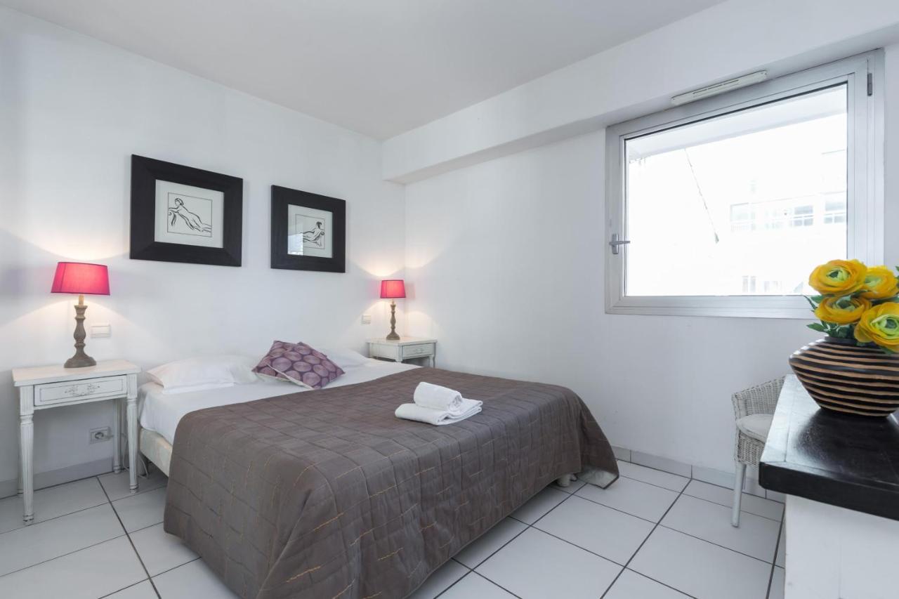 Bright Two Bedroomed Apartment On The Beach In Cannes With Huge Terrace With Fabulous Sea Views - 2001 Exterior foto